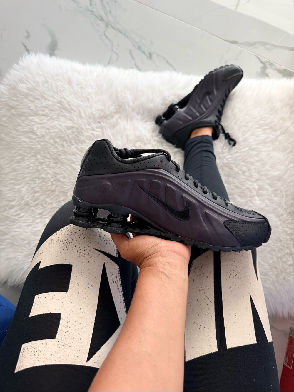 Nike Shox R4 - Picture 3 of 10